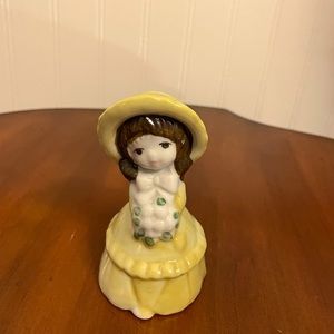 Vintage yellow hat girl bell‎